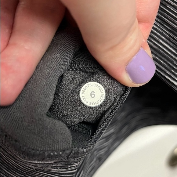 Lululemon Free to Be Longline Bra *Light Support, A/B Cup - Sz 6 - Picture 3 of 5